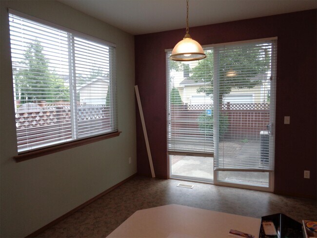 Building Photo - 514 28th Ave SE