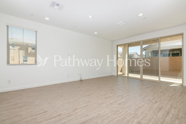 Building Photo - 9915 E Tiburon Ave