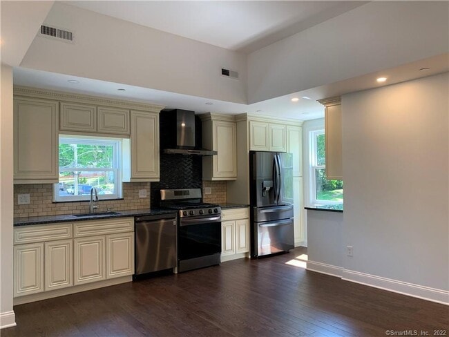 Building Photo - 66 Cedar St