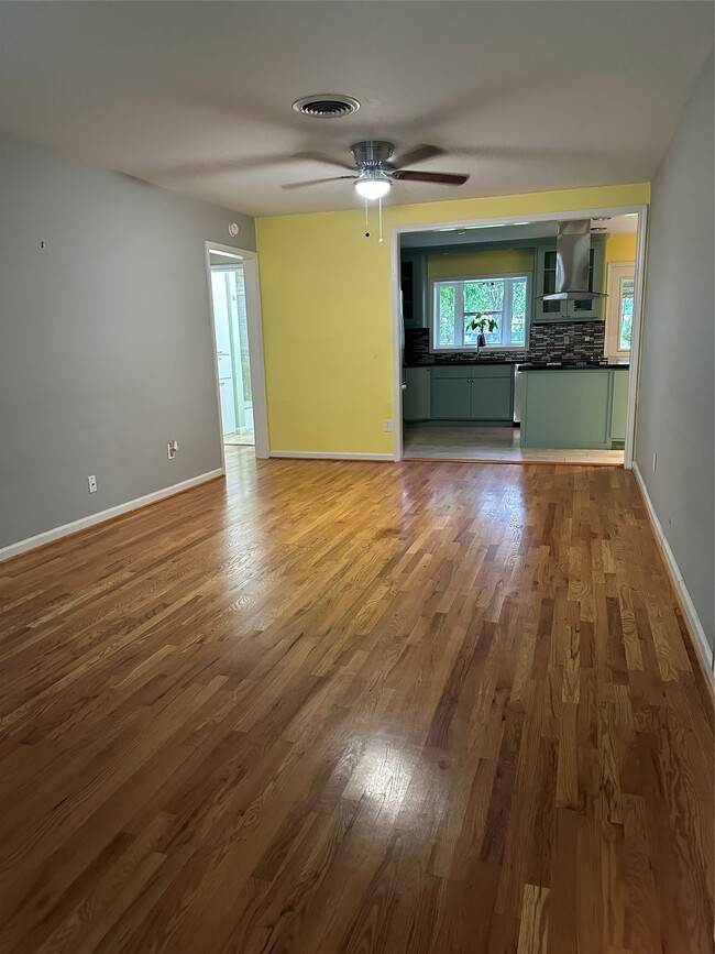 Building Photo - 3815 Gardendale Dr