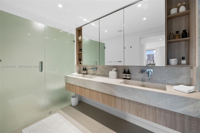 Building Photo - 4250 Biscayne Blvd