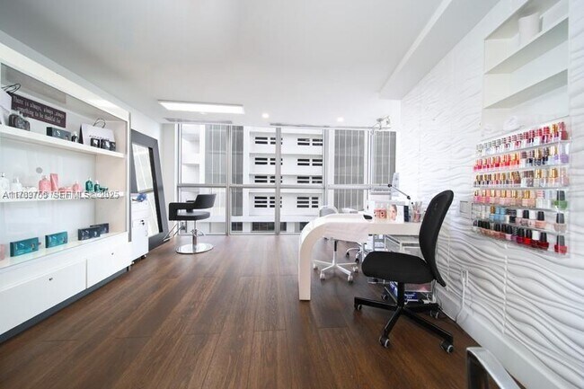 Building Photo - 1100 Biscayne Blvd