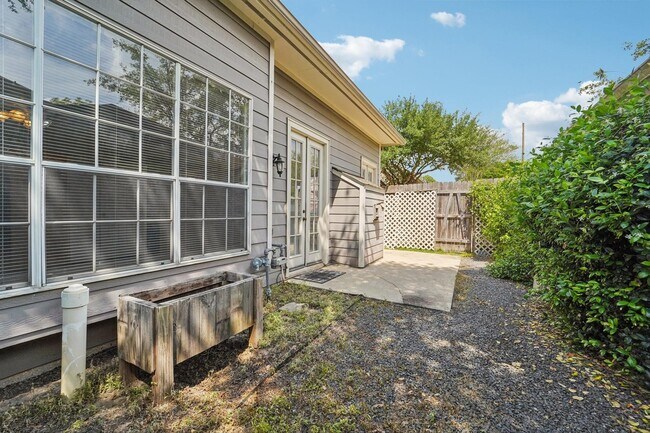 Building Photo - 14420 Walters Rd