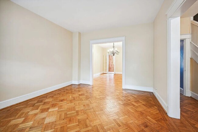 Building Photo - 310 Taylor St NW