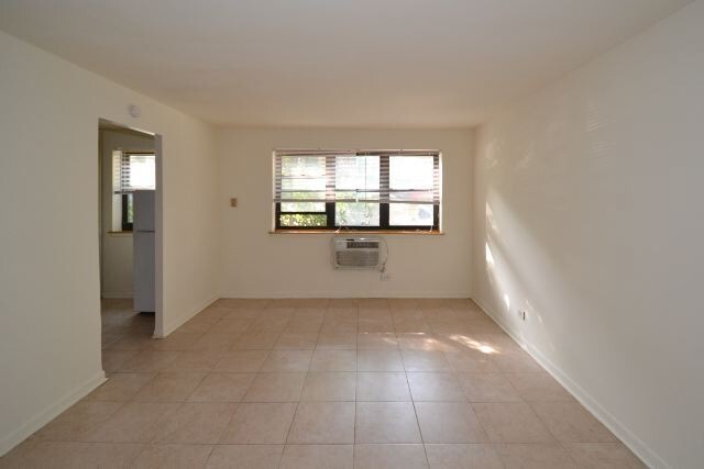 Building Photo - 503 W Briar Pl