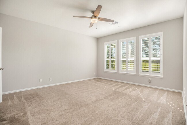 Building Photo - 2502 Bay Hill Dr