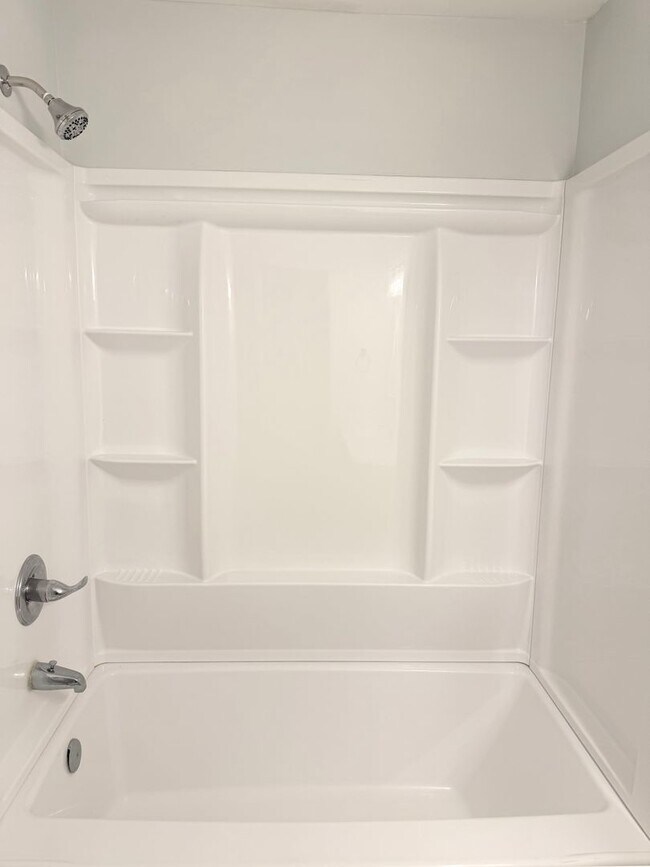 Building Photo - Charming Move-In Ready Home with Bonus Space & Spacious Yard!