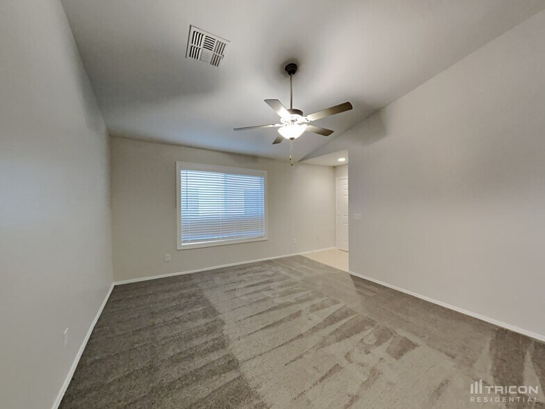Building Photo - 1492 E Stirrup Ln