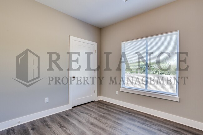 Building Photo - 4934 N Vassar Ave