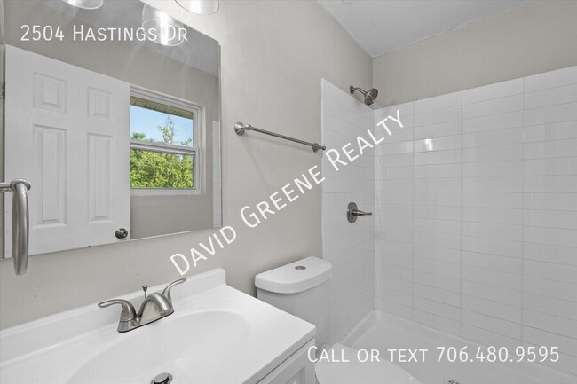 Building Photo - 2504 Hastings Dr