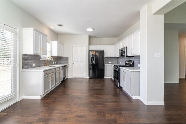 Building Photo - 9628 Beechnut Dr