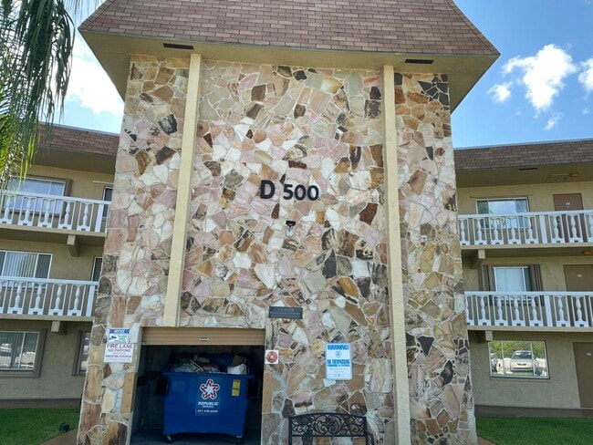 Primary Photo - 500 Village Green Cir W
