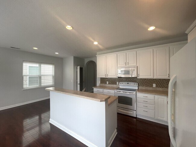Building Photo - 5597 Lantos Rd