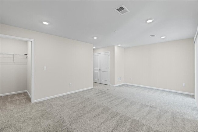 Building Photo - 9 Venice Ln