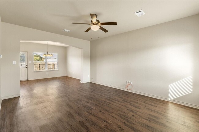 Building Photo - Great Townhome Near Cedar Creek Lake