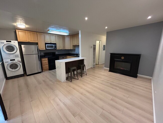 Living room looking to Kitchen unaltered photo - 1623 Alcatraz Ave