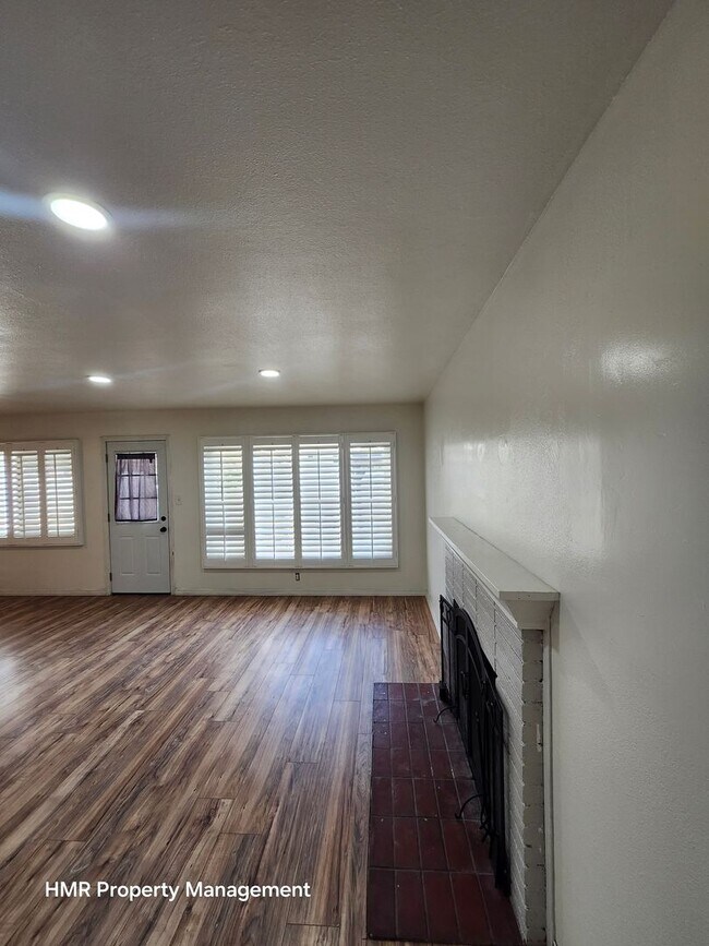 Building Photo - Newly Remodeled Home in Pomona