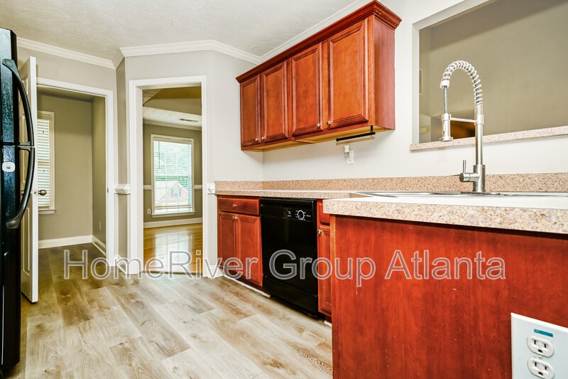Building Photo - 220 Creekside Cir