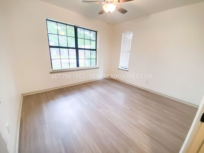 Building Photo - 203 W Shady Oaks Cir