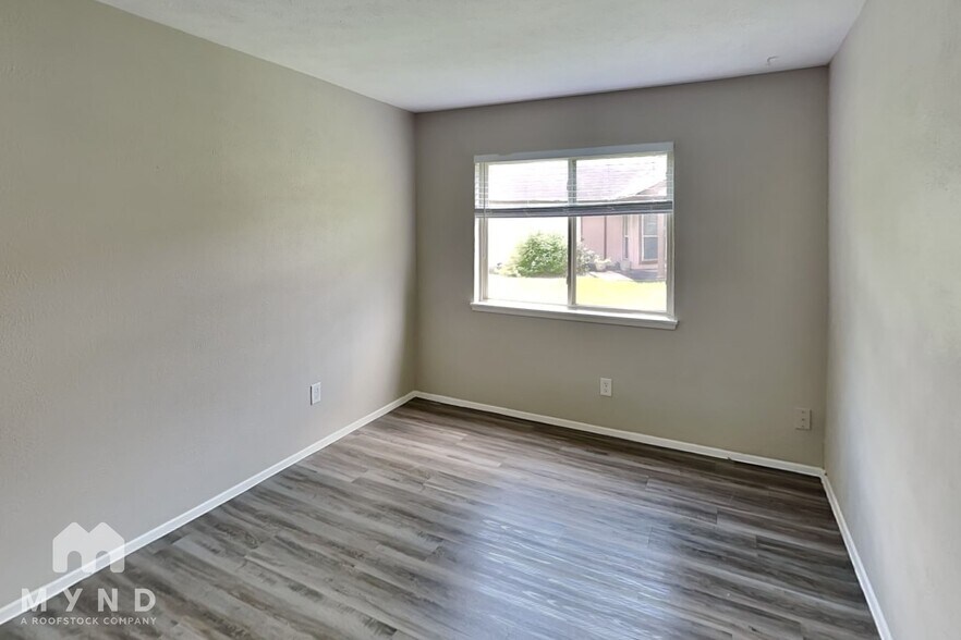 Building Photo - 2822 Canary Ln
