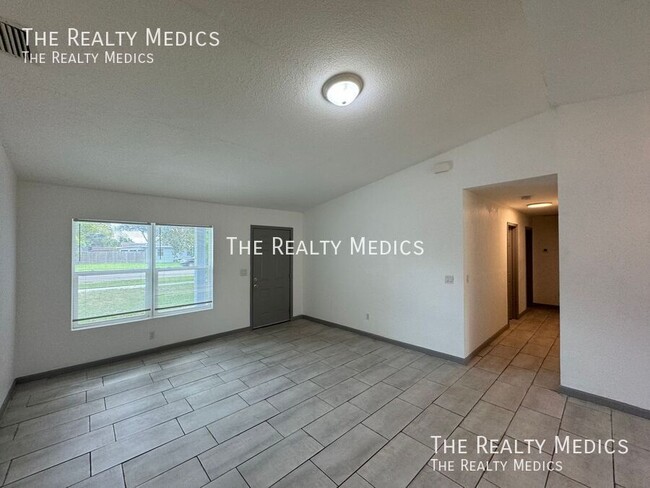 Building Photo - 1708 Providence Blvd