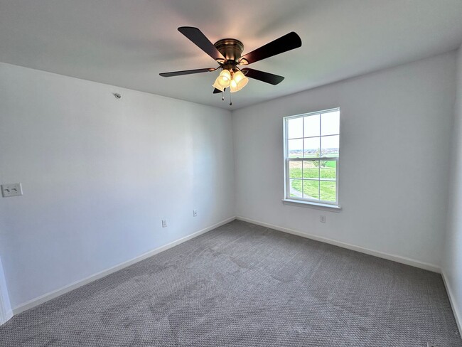 Building Photo - Charming 3 Bedroom Townhome in Palmyra