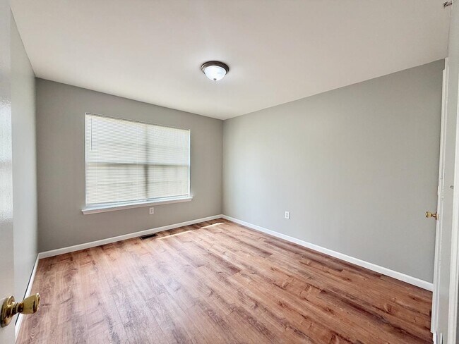 Building Photo - 6 McMartin Ct