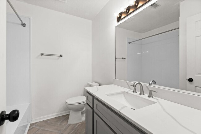 Building Photo - 1303 W Meadowview Rd