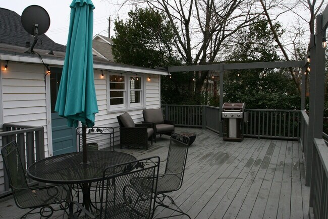 Building Photo - 705 Stevens Ave NE