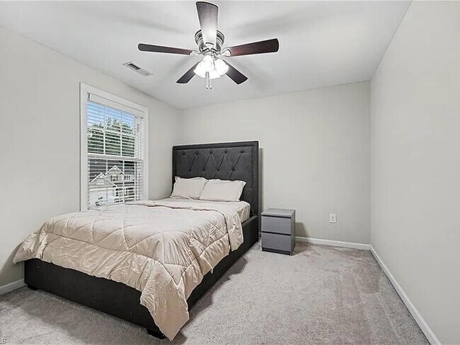 Building Photo - Lease to Own