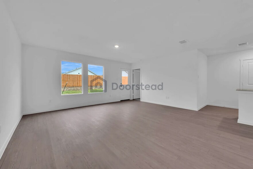 Building Photo - 3012 Yellow Pine Ave