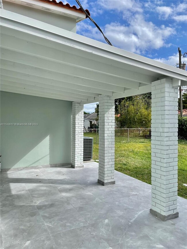Building Photo - 6550 SW 37th St