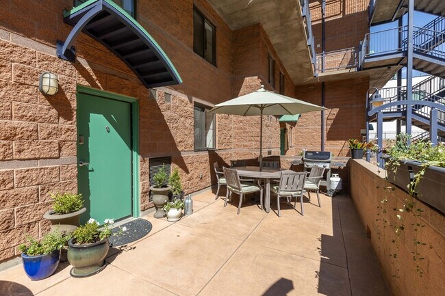 Building Photo - 930 Acoma St
