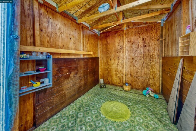 Building Photo - 898 Luxury Dr