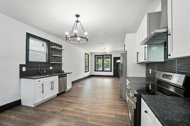 Building Photo - 887-889-889 E Livingston Ave