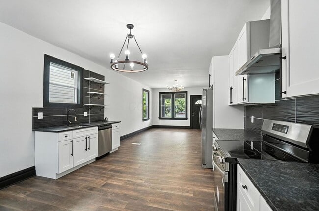 Building Photo - 887-889 E Livingston Ave