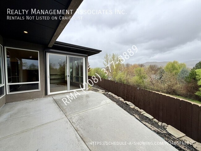 Building Photo - 2552 E Boise Ave