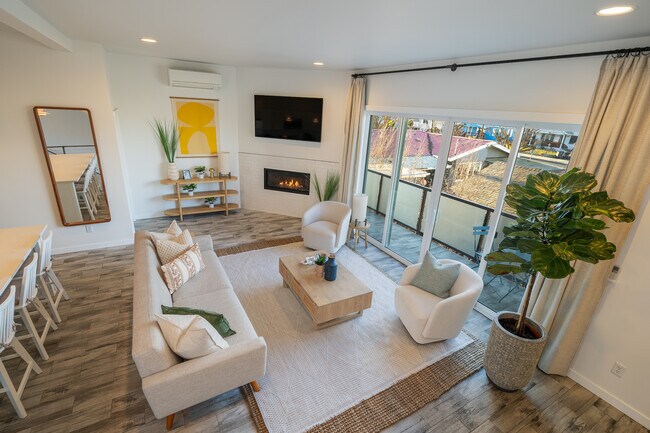 Building Photo - 823 Orondo Ave