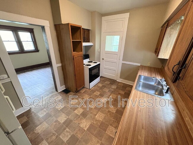 Building Photo - 1353 Huestis Ave