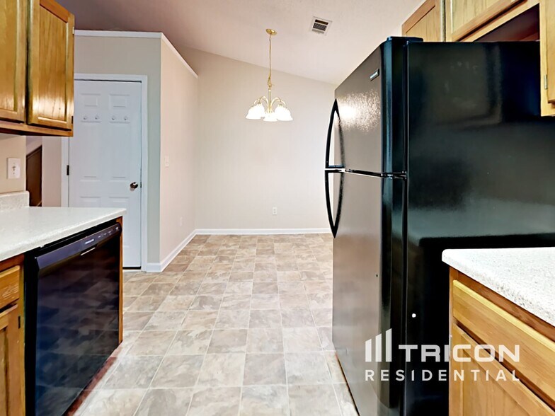 Building Photo - 616 Southern Trace Dr