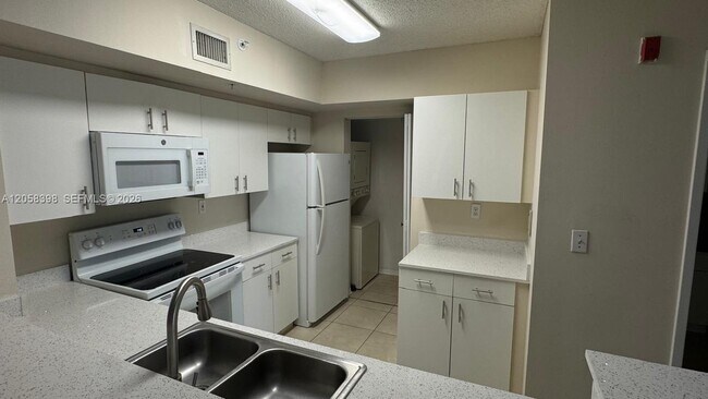 Building Photo - 2600 S University Dr