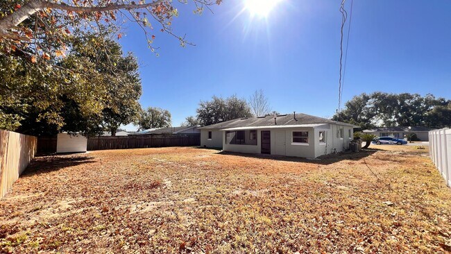 Building Photo - Charming 2-Bed Retreat in the Heart of Mount Dora! PRIME LOCATION! DONT MISS OUT!