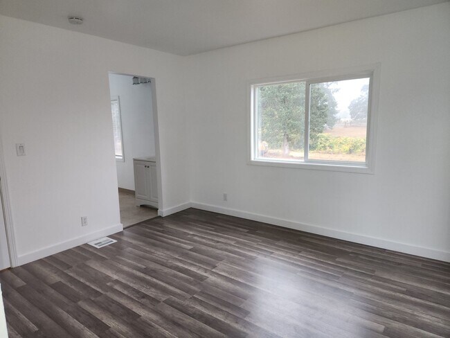 Building Photo - 3bed 2bath House