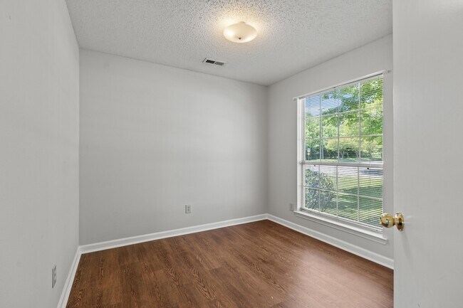 Building Photo - 100 River Oaks Dr