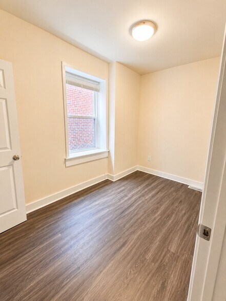 Building Photo - 615 N 32nd St