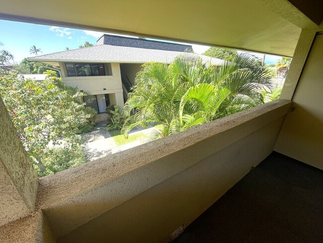 Building Photo - Maui Gardens Unfurnished 1BR/1BA End Unit Available