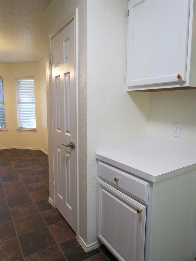 Building Photo - 1503 Serene Oaks Dr