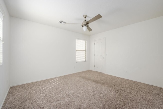 Building Photo - 40262 W Molly Ln