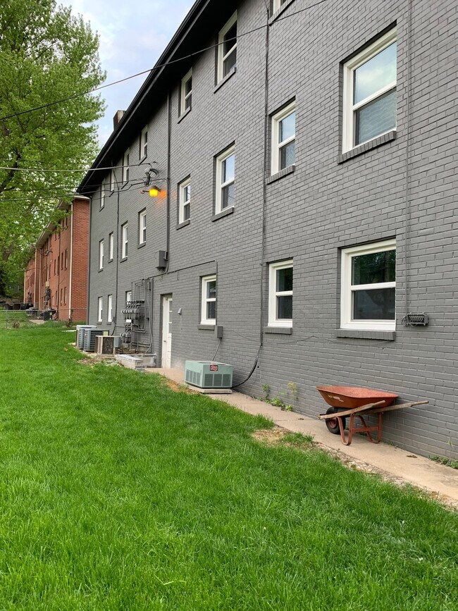Building Photo - 6020 Birch St