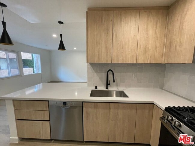 Building Photo - 11748 Dorothy St